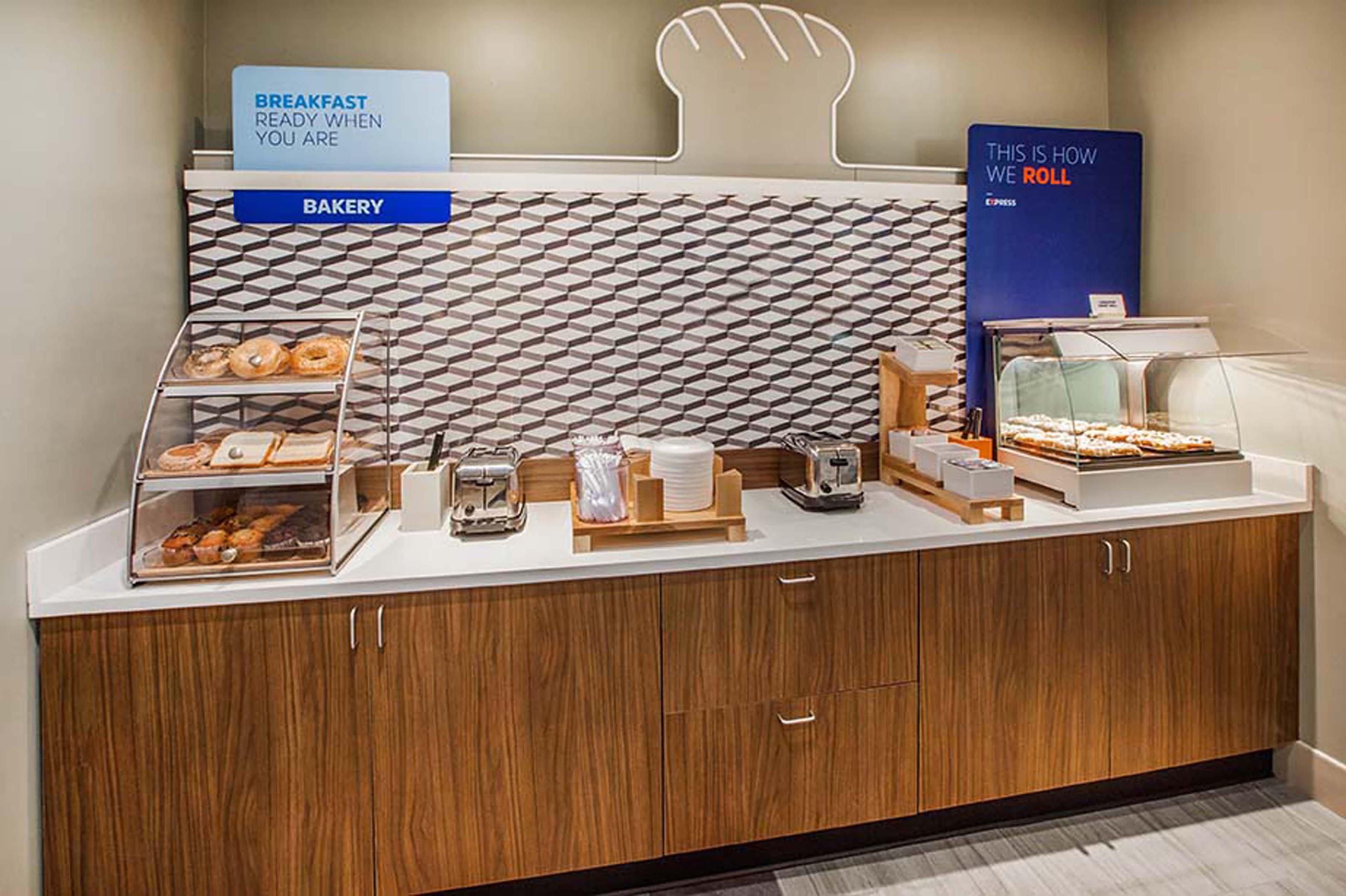 Holiday Inn Express & Suites Laurel Lakes By Ihg Екстер'єр фото