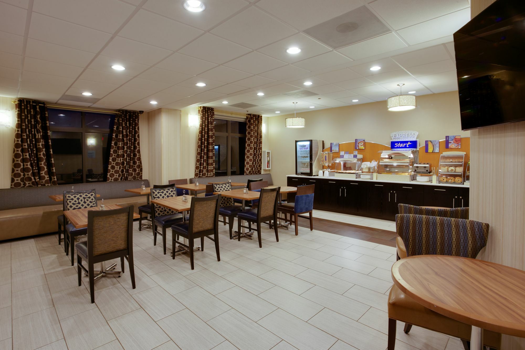 Holiday Inn Express & Suites Laurel Lakes By Ihg Екстер'єр фото